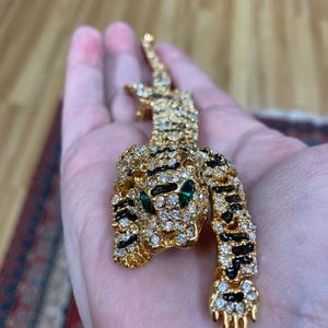 Vintage 80’s Over The Shoulder Tiger Brooch